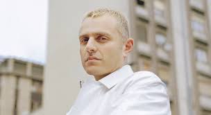 Ghemon, pseudonimo di giovanni luca picariello, nasce ad avellino il 1° aprile del 1982. Ghemon Lo Sport E L America