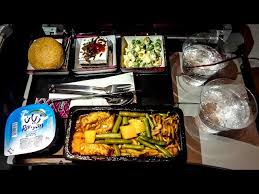 This aircraft is configured with only two classes of service where all business class seats feature 180 degree recline. Fluge Flugverbindungen Qatar Airways Fluggesellschaft De