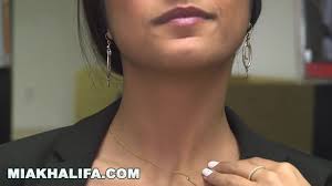 米娅-哈利法--慢动作参观米娅令人难以置信的阿拉伯身体在线观看