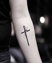 The four points of the cross have different meanings in different parts of the world. 10 Cute Minimalist Cross Tattoos For Women Greenorc