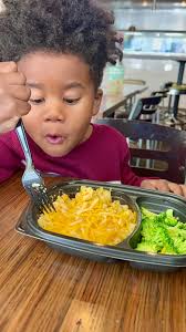 Oseba Noodles & Company je dodala novo...