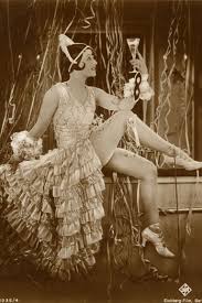 Toast The New Year With Vintage Shots Of Ladies Drinking Vintage Photos Celebrities New Years Eve Pictures