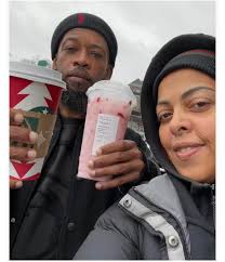 So I told hubby that if I send Starbucks a picture of me holding my  favorite drink they'll send me 1000 ⭐️ and 1 month free Starbucks  🥳🥰🥰🥰🤪😎