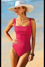 Pour une silhouette sculptée, le maillot de bain 1 pièce gainant et amincissant affine vos courbes grâce à sa technologie brevetée. Maillot De Bain Gainant Amincissant Ventre Plat Notre Selection L Express Styles
