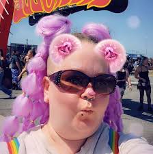 What are some tips and tutorials for a beginner to make a crochet blanket?