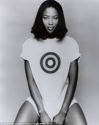 Esteemed in fashion photography, peter lindbergh died yesterday at the age of 74. Kate Moss Naomi Campbell And Mario Testino Support Fashion Targets Breast Cancer Daily Mail Online