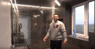 Homepage » monden » emisiuni tv » casa lui dorian popa, vandalizată! Casa De 300 De Mii De Euro A Lui Dorian Popa E Gata Dorian Doamne Cat De Frumos Este Baia Boss Ului E Baia Boss Ului CatÄƒ OglindÄƒ Perfecte Ro