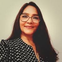 Lynn Poff's Instagram, Twitter & Facebook