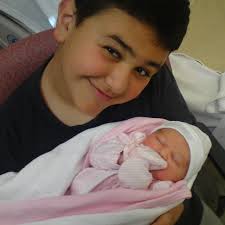 The classic Mercedes-Benz 500 E belonged among the fastest sports cars when  it was launched in 1990. With an eight-cylinder, 5-litre V-engine, and 240  kW (326 hp) output, there's no surprise as