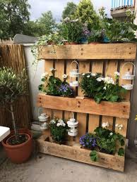 Lanterne de jardin géante en acier inoxydable. Le Mur Vegetal En Palette Idees Originales Pour Un Jardin Vertical Recup Archzine Fr
