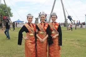 Pattupavadai boleh didapati dalam pelbagai warna dan corak. Tahukah Anda Kaum Melanau Sarawak A Place Like No Other Facebook