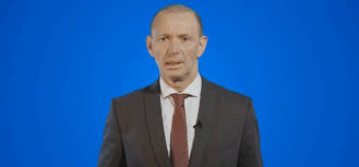 Győrfi pál, az országos mentőszolgálat szóvivője síros szmájlival adta hírül, hogy torta és fagyi is viseli a nevét, de egyiket sem kóstolhatta még meg. Gyorfi Pal Meg Darth Vedernek Is Segit Ime A Legjobb Memek