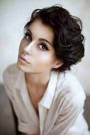Short hair cut is everywhere and this bold hair trend is one that's easy to follow. Pin On Hair