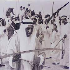 أمير الكويت الراحل الشيخ صباح السالم الصباح رحمه الله يشارك في العرضة والحربية أثناء زيارته لدبي عام eid mubarak greeting cards eid mubarak greetings zlatoust