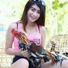 Banten adalah persembahan dan sarana bagi umat hindu mendekatkan diri dengan ida sang hyang widhi wasa… Wayan Suyasa Hanya Selintas Untuk Yang Seneng Tajen