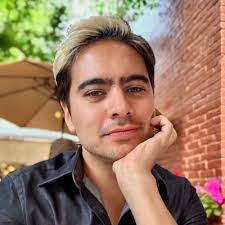 Mari Wilkins's Instagram, Twitter & Facebook