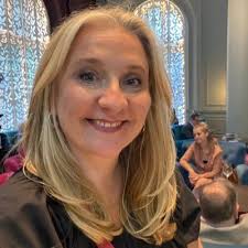 Anna Milburn (@annaecm94)