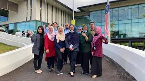 The library includes a lake, public performance and exhibition area, playground, picnic area, pedestrians, bicycle lane etc. Pustaka Negeri Sarawak Sibu Pustaka Negeri Sarawak Facebook