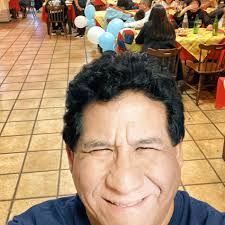 Peruano que inició cuidando niños y hoy triunfa con su exitoso restaurante  en Italia