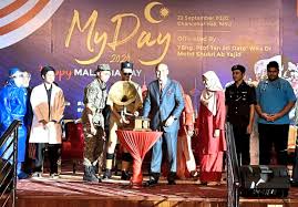 Sebak ulang vid ni masa edit rt dan jgn lupa #terimakasihfrontliners #covid19malaysia #fightcovid19 #dudukrumah. Singing Terima Kasih To Frontliners The Star