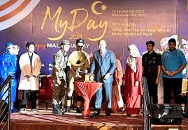Sesuai dengan slogan/ tagline kempen ini. Singing Terima Kasih To Frontliners The Star