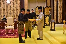 Istiadat menghadap dan istiadat pengurniaan darjah kebesaran bintang dan pingat persekutuan 2019. Darjah Kebesaran Panglima Mangku Negara Panglima Mat Berani Darjah Kebesaran Persekutuan Tengku Maimun 60 Tahun Yang Dilantik Memegang Jawatan Ketua Hakim Negara Pada 2 Mei Lalu Menerima Darjah P M N