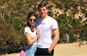 Max verstappen mit gemütlicher, freundin seychelle de vries wen datet max verstappen in 2021? Max Verstappen Breekt Na Twee Jaar Met Duitse Vriendin Dilara Ik Ben Weer Alleen