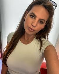 Allison Diamond's Instagram, Twitter & Facebook