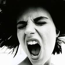 GRITAR SEMPRE , CRIAR SEMPRE! Um lema para a vida toda... É o que me mantem  vivo e confiante no futuro @klausmitteldorf @noramifilmes com  @carcaraphotoart . Do livro e exposição O ÚLTIMO