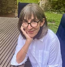 Lisa Grunwald's Instagram, Twitter & Facebook