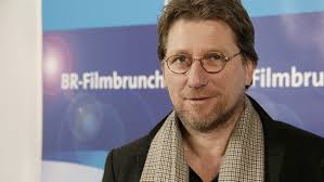 Tatort auf einer veranstaltung für singles sucht kriminaloberkommissar carlo menzinger vergeblich sein glück. Carlo Menzinger Kommt Zuruck Drehstart Fur Br Tatort Macht Und Ohnmacht Pressemitteilungen Presse Br De