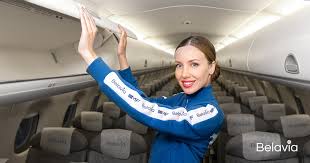 Форма включает в себя жакет, жилетку, блузку/рубашку, юбку/брюки, пилотку, фартук, шейный платок. Bortprovodniki Belavia Budut Rabotat V Sportivnoj Forme Reform By