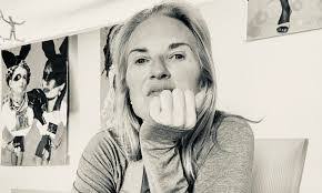 Lori Lamothe's Instagram, Twitter & Facebook