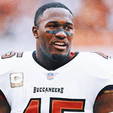 Buccaneers Pro Bowl LB Devin White reportedly requests trade