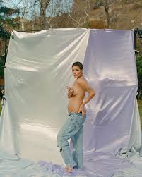 Halsey reveals she's pregnant with 1st child. Donldh5opwsxqm