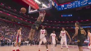 Schroder slips it to Mobley for huge Cavs' dunk