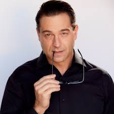 Spot #5 for Pioneer. This one with veteran actor Mark Sivertsen. Corn,  bugs, and tar. What else could you ask for really. Directed by the  brilliant @danieldubiecki Produced by the wonderful @lara_alameddine