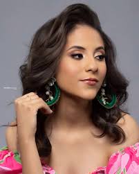 Damas de Sábado Nocturno de la Calle Arriba de Las Tablas @callearribalt  inspirado en las mantas guajiras venezolanas Concepto: Xavier Soriano  Diseño: Javier Martínez @javier021990 Confección Casa Escudero  @casaescudero Fotos @jenilinmejiaes Las