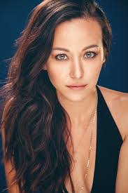 Tara Elizabeth's Instagram, Twitter & Facebook