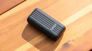 The feel solar power bank has a large solar panels and it can charge really fast with an adopter. Die Kompakteste Powerbank Mit Ordentlicher Kapazitat Die Catlyn Mini 5000mah Im Test Techtest