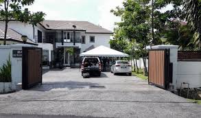 Prime minister muhyiddin yassin was the first to be given the vaccine, developed by us drugmaker pfizer and german partner biontech, as part of government efforts to reassure people of the vaccine's safety. Crime Accidents And Incidents Involving Big Shots And Very Big Shots And Their Kin Weehingthong