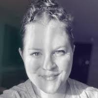 Nicole Dean's Instagram, Twitter & Facebook