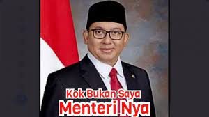Ada yang menampilkan meme kok bukan saya menterinya yang menjadi viral di dunia maya. Ade Armando Bagikan Meme Fadli Zon Mengeluh Tak Jadi Menteri Jokowi Suara Bogor