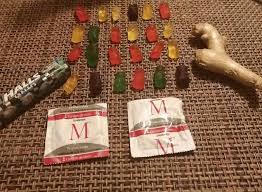 Escoger entre todo el grupo a dos compañeros, a la primera compañera escojan será doña blanca y al segundo que elijan será el jicotiyo. Nino Hombre Alguien Tiene Instructivo Para Este Juego Facebook