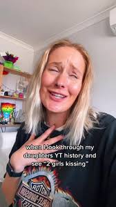 Por Que Mi Hija De Un Año Ve Bideos De Mujeres Besandose