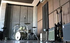 Selanjutnya, studio musik yang direkomendasikan di jakarta adalah starlight music studio. Pemasangan Peredam Suara Untuk Ruangan Studio