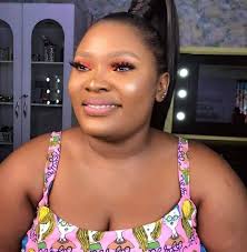 Out of my friends,na only me no get wig Afi all back sha E sure for me say  dem dey always laugh me😔😹