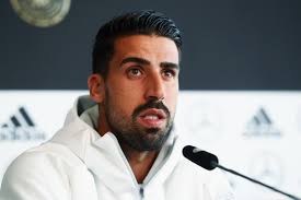 Carlo ancelotti dan sami khedira sepertinya bisa bereuni di everton. Sami Khedira Reportedly In England To Discuss Everton Switch