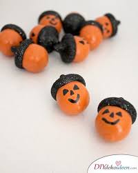 Autumn Is Craft Time 15 Diy Ideas For Autumn Decoration Tinker With Acorns Acorns Autumn Craft Decoration Acorn Crafts Halloween Diy Halloween Crafts