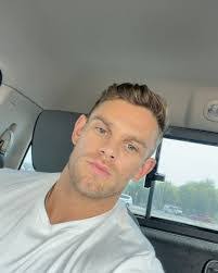 Toby Richards's Instagram, Twitter & Facebook